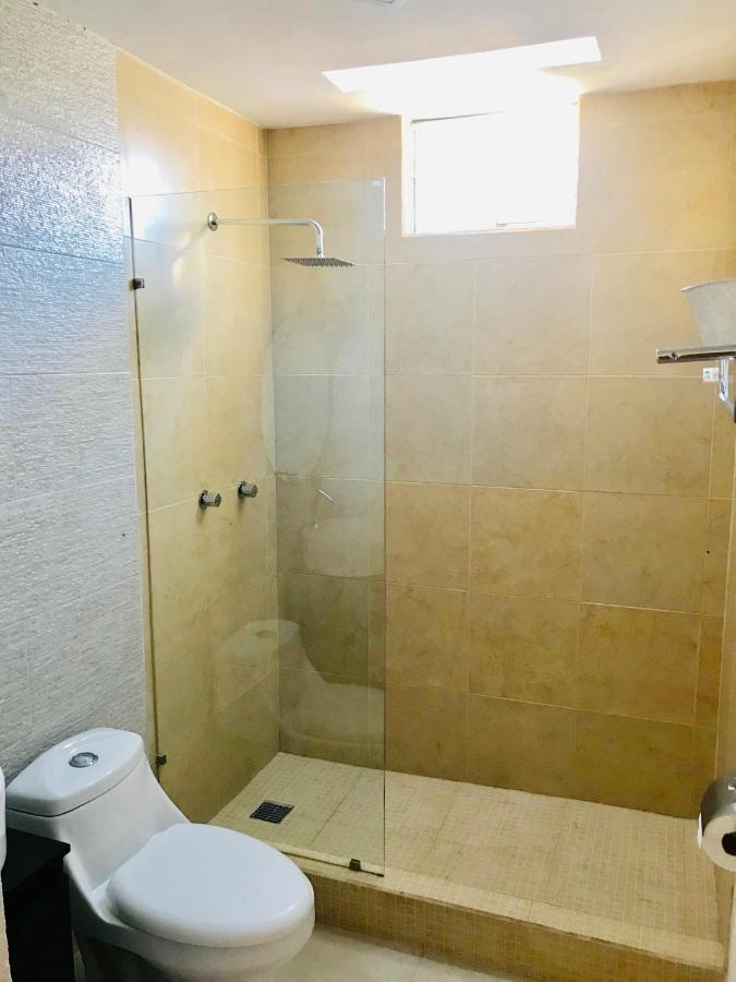 Jr Suite en zona residencial LINDA VISTA - MAGNIFICA UBICACIÓN y tranquilidad. Monterrey Exterior foto